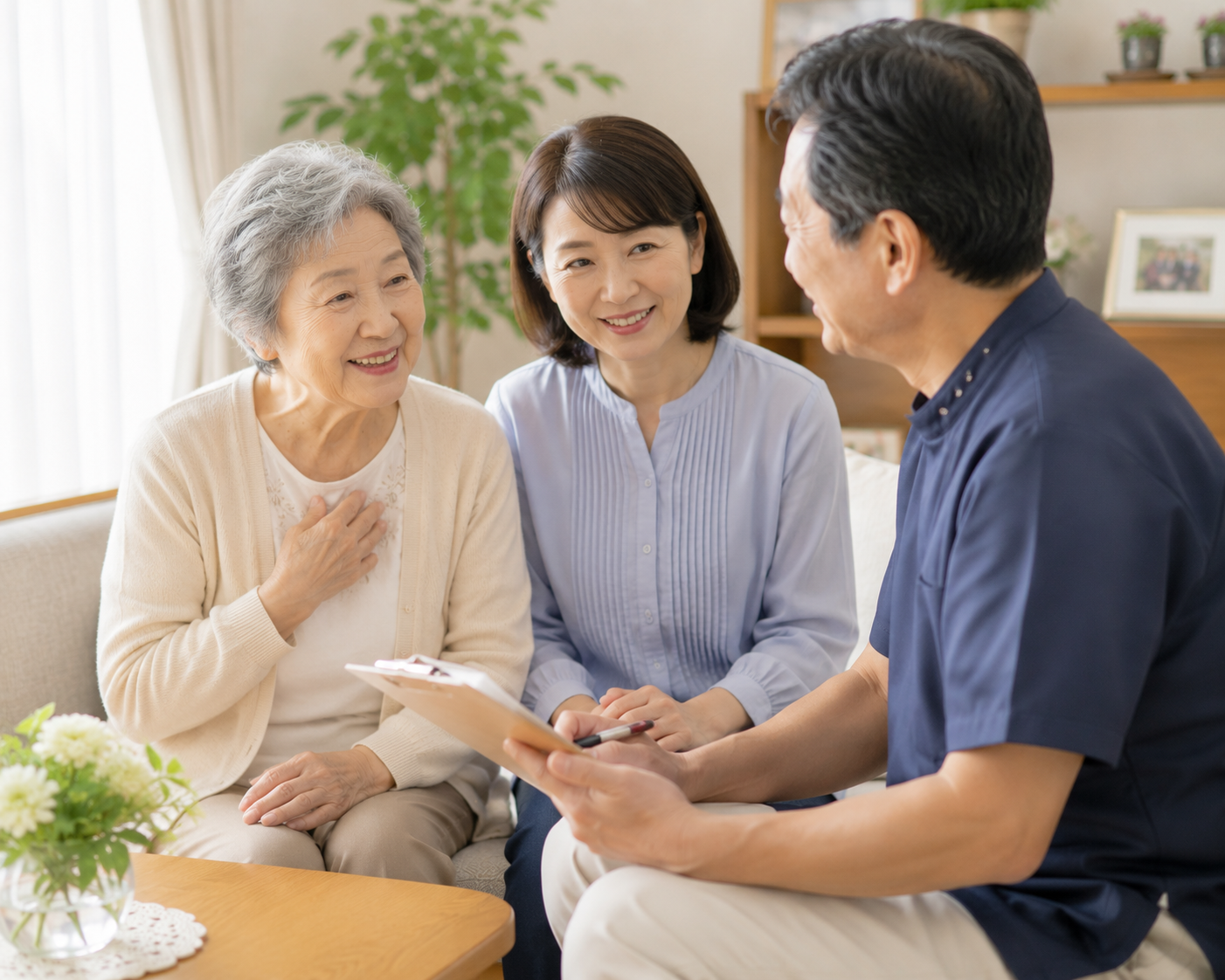 高齢者が家族や専門家に相談して自分らしい暮らしを続ける様子